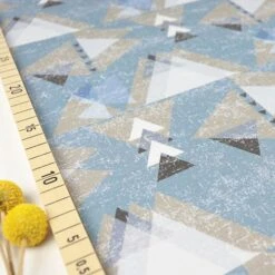 Bio Jersey Stoff Mit Grafik Dreiecke In Denim Blau Von Fabrilogy