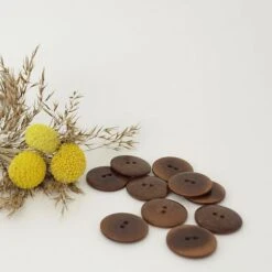 Bio Knöpfe Echt Steinnuss 25mm Braun Pflanzengefärbt Vegan Im Set -Textile Fabrics Echt Steinnuss 25mm braun pflanzengefaerbt vegan 718 2