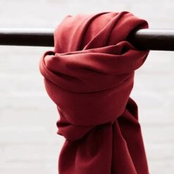 SOFT STRETCH TWILL In Berry Von Meet Milk