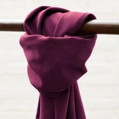 SOFT STRETCH TWILL In Cherry Von Meet Milk