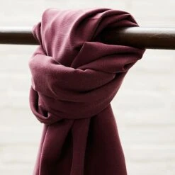 SOFT STRETCH TWILL In Maroon Von Meet Milk