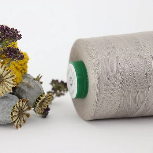 Nähgarn Sand Grau 100% Bio Baumwolle Scanfil 5000m Kone 4 Nähgarn Sand Grau 100% Bio Baumwolle Scanfil 5000m Kone – Bild 2